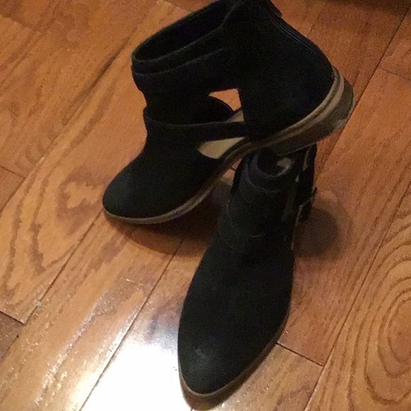 Chinese Laundry Booties - Picture 3 of 7